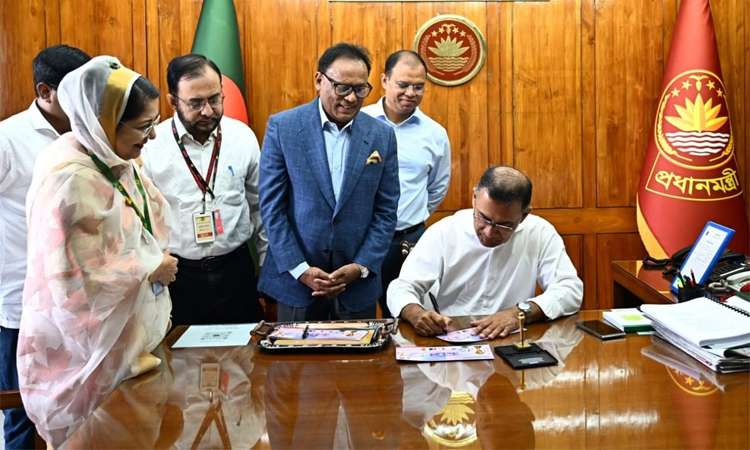 বিশ্বকাপ ফুটবল উপলক্ষে স্মারক ডাকটিকিট উন্মোচন প্রধানমন্ত্রীর