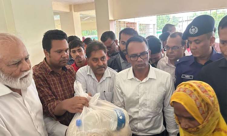 পানিবন্দি মানুষের পাশে সরকার, খাদ্য ও চিকিৎসাসহ সব ধরনের সহায়তার আশ্বাস